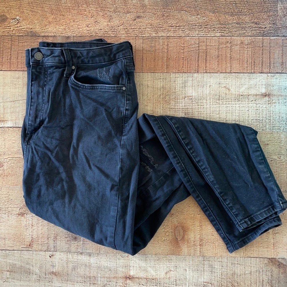 Slightly Distressed Black Jean with Ripped Knee